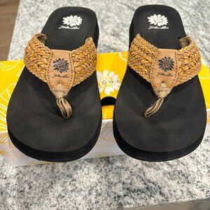 Yellow Box Falia Tan Flip Flops, size 8.5